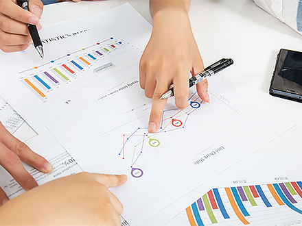 公司是否拥有智能机器人或小车的实际案例？